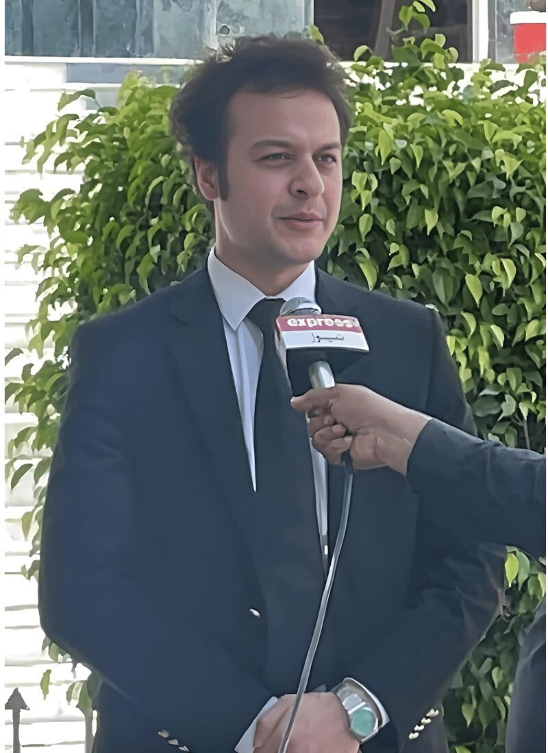 Nouman Muhib Kakakhel Advocate – Leading Lawyer in Peshawar speaking at a media briefing on legal reforms and public interest cases.